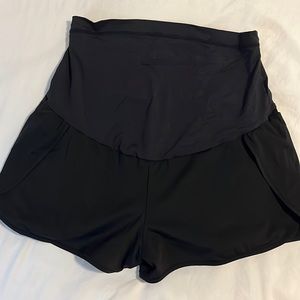 Maternity over the belly workout shorts | size Medium